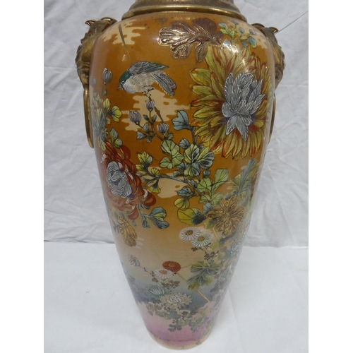 320 - A large antique Chinese/ Oriental vase with decorative hand painted design, showing birds & flowers,... 