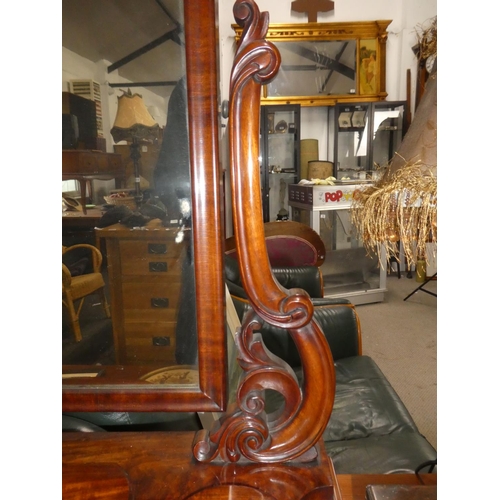 346 - A stunning antique/ Victorian mahogany dressing table mirror with decorative carved columns. Measuri... 