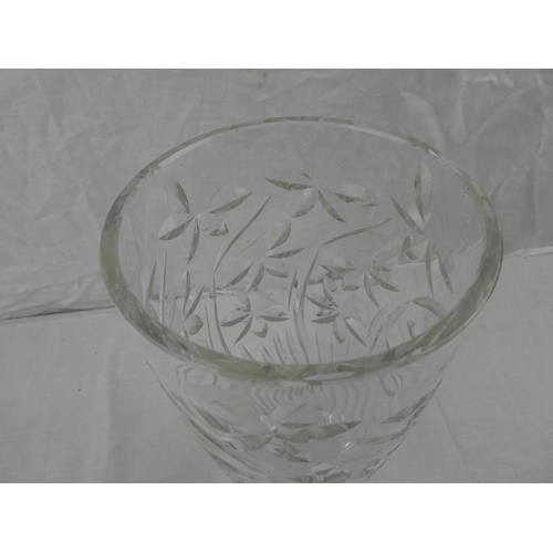 365 - A large decorative crystal vase with Daffodil design, measuring