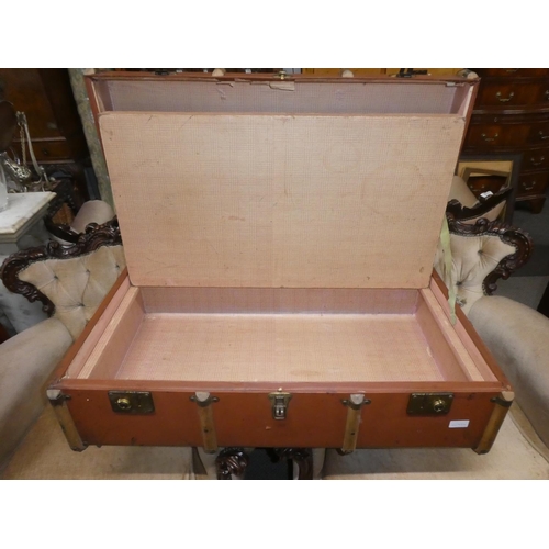 371 - A vintage steamer travel trunk.