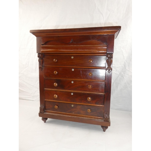 376 - A stunning handmade apprentice chest of drawers, measuring 34x41x16cm.