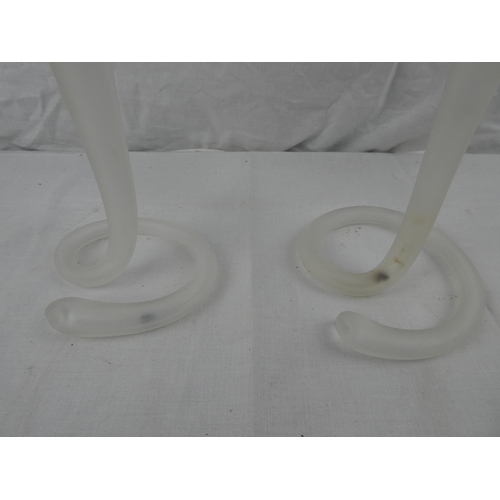 382 - A pair of decorative frosted glass Lily vases (1 a/f) Measuring approx 9inches.