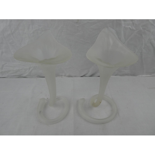 382 - A pair of decorative frosted glass Lily vases (1 a/f) Measuring approx 9inches.