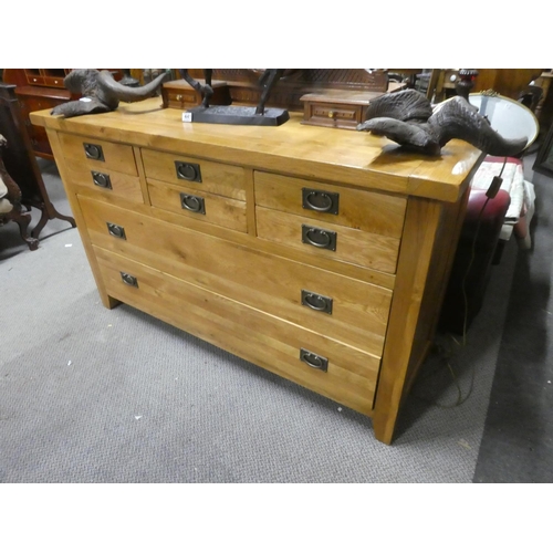 403 - A large modern chest of drawers, measuring 50x150x90cm.