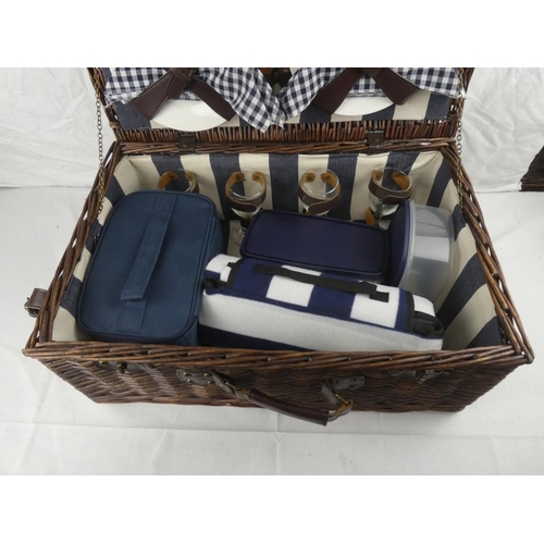 414 - A fitted wicker picnic basket.