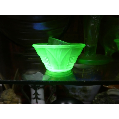 438 - A collection of vintage/ antique pressed green glass, to include 4 Uranium glass pieces & more.