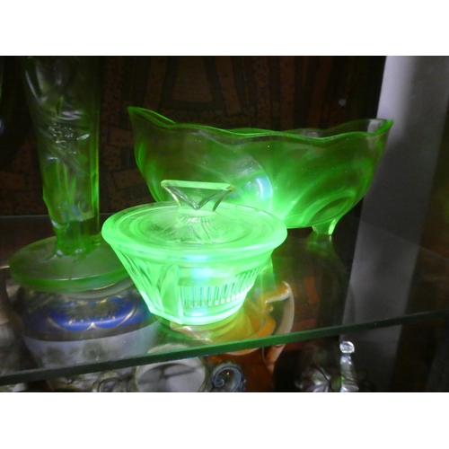 438 - A collection of vintage/ antique pressed green glass, to include 4 Uranium glass pieces & more.