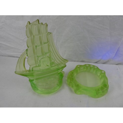 441 - A stunning vintage/ Art Deco Uranium glass ship. Measuring approx 10inches.