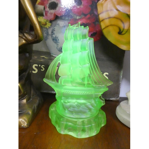 441 - A stunning vintage/ Art Deco Uranium glass ship. Measuring approx 10inches.