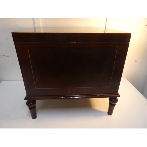 452 - A stunning antique Georgian cellarette, on turned legs, with inlaid design, recessed brass handles &... 