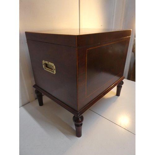 452 - A stunning antique Georgian cellarette, on turned legs, with inlaid design, recessed brass handles &... 