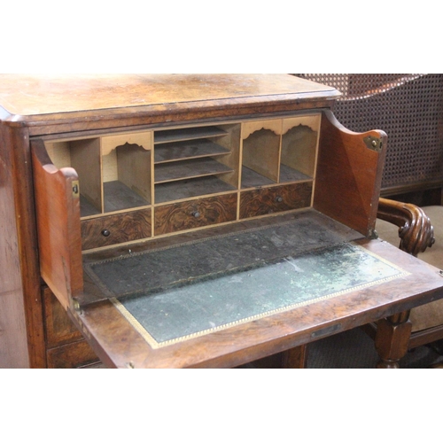 478 - A stunning antique walnut Secretaire/ writing desk, with fitted interior, in need of some restoratio... 