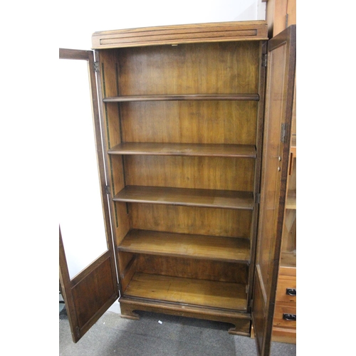 482 - An Oak bookcase with glass doors, measuring 82x30x170cm.