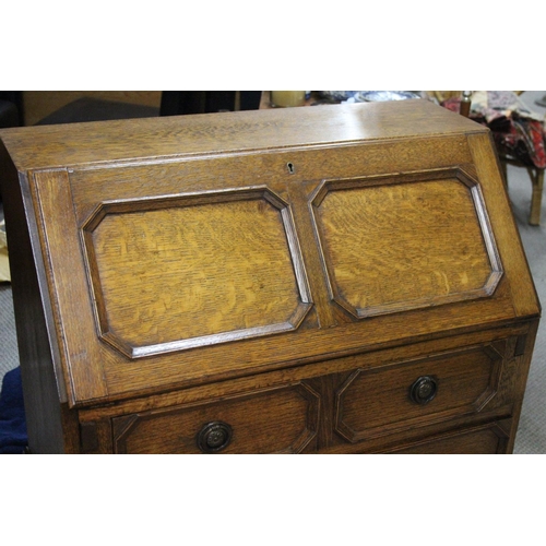 502 - An antique oak writing bureau. 29x15.5x40inches.