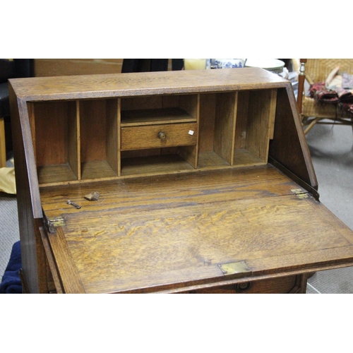 502 - An antique oak writing bureau. 29x15.5x40inches.