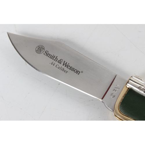 259 - A Franklin Mint novelty pocket knife, 'Smith & Wesson - .44 Caliber'.