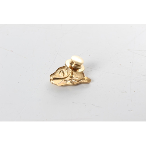 263 - A vintage 9ct gold panther/ tiger head pin badge.