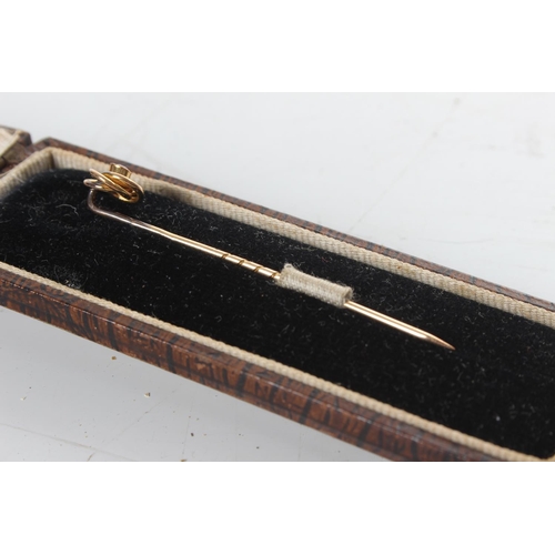 264 - An antique 9ct gold tie pin in case.