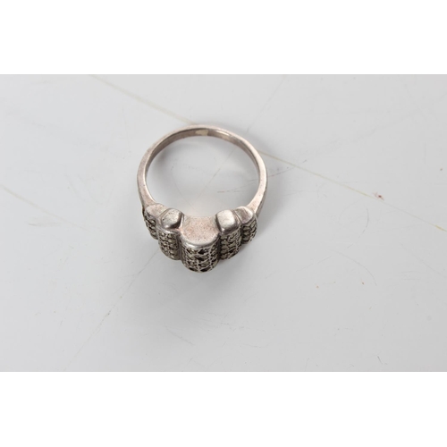 272 - An antique sterling silver ring, size O.