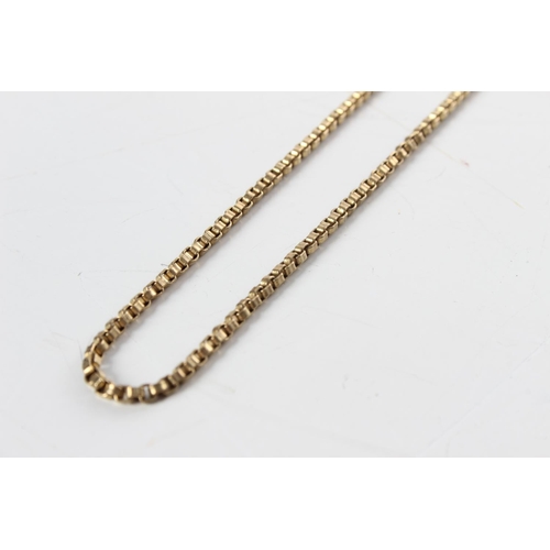 273 - A 9ct gold chain, measuring