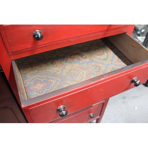 295 - A chest of drawers, measuring 22x18.5x46inches.