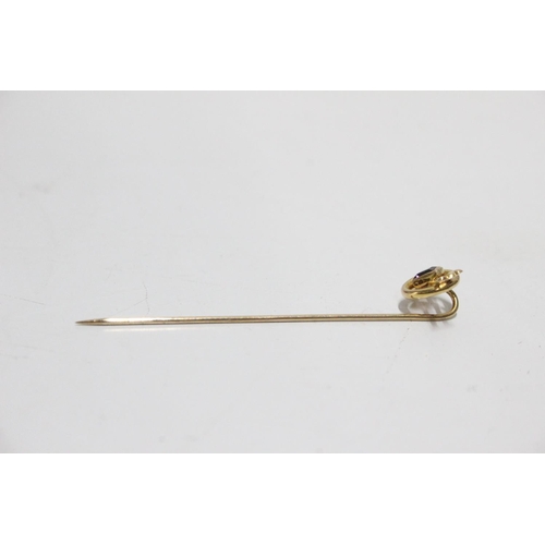 276 - A stunning 9ct gold tie pin with