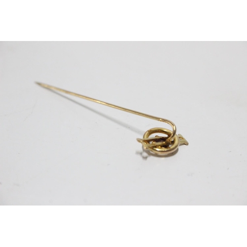 276 - A stunning 9ct gold tie pin with