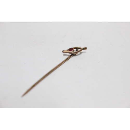 280 - A stunning 9ct gold tie pin with