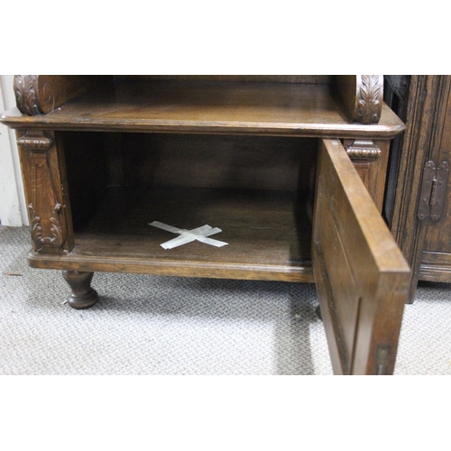 485 - A stunning antique shelving unit with decorative carved panels,  30x19x41inches.