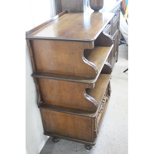 485 - A stunning antique shelving unit with decorative carved panels,  30x19x41inches.