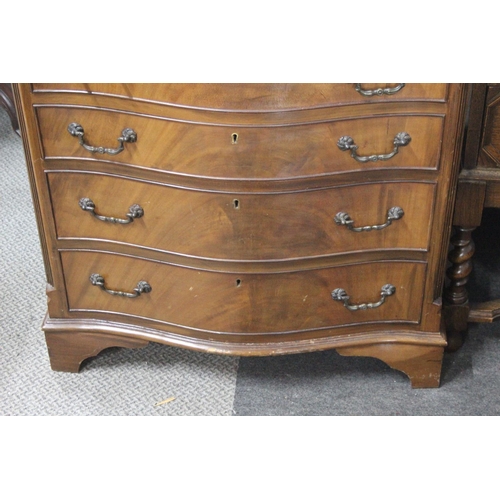 510 - An antique mahogany serpentine chest of 4 drawers and pull out slide, measuring 28