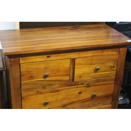 511 - A modern chest of four drawers, measuring 17