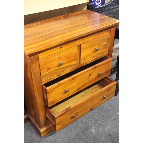 511 - A modern chest of four drawers, measuring 17