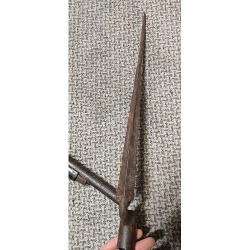 202 - An antique 'Brown Bess' rifle with original bayonet.