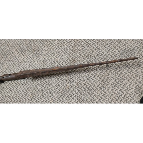 202 - An antique 'Brown Bess' rifle with original bayonet.