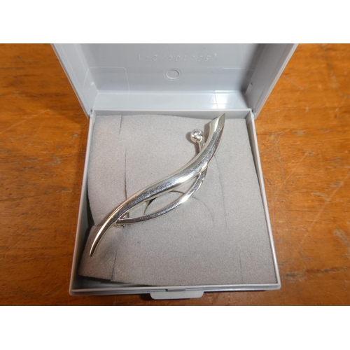 114 - A Sterling Silver brooch.