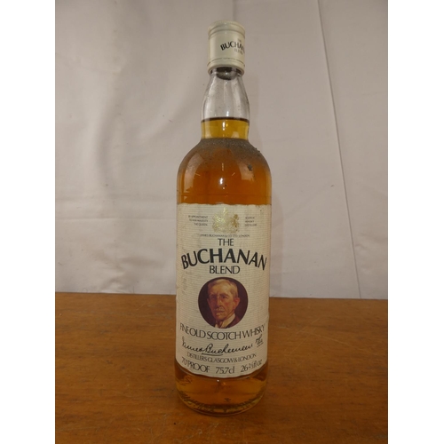 123 - A vintage bottle of Buchanan blend fine old Scotch Whisky, 75cl.