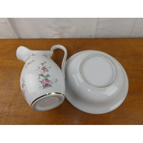 142 - A floral pattern jug and basin set.