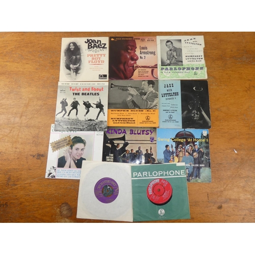 181 - A vintage Winel Carrying Case and an assorted lot of 45's records to include The Beatles 'Twist and ... 