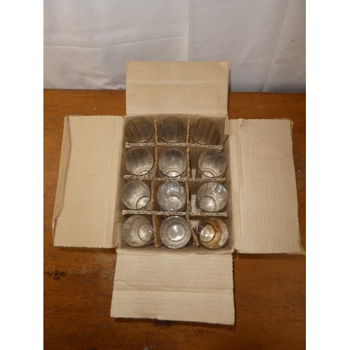 211 - A boxed set of 12 vintage Schweppes glasses.