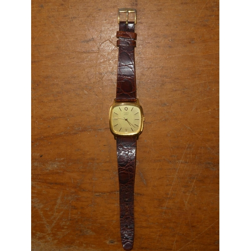 233 - A Timex gents wrist watch with leather strap.