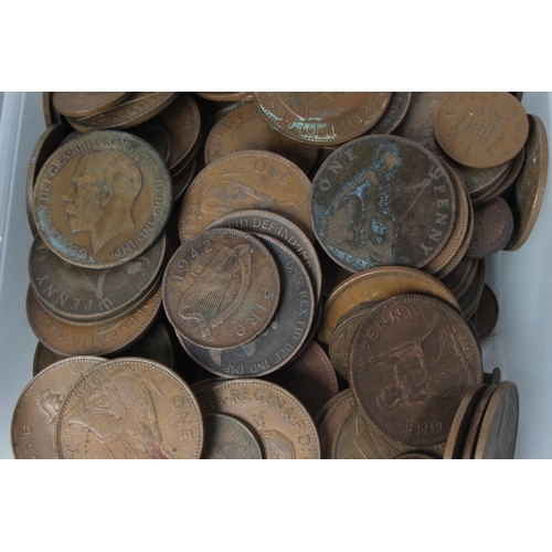 291 - A large lot of assorted coinage.