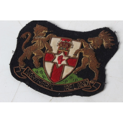 294 - A 'Northern Ireland' military fabric badge, a UDA badge and more.