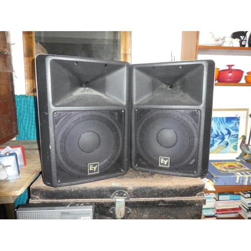 168 - A pair of large Electro Voice Sx200 300 watt speakers, measuring 57cm x 42cm x 31cm.