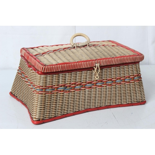 389 - A vintage sewing basket and contents.