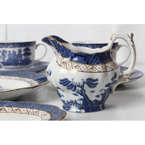 393 - A mixed lot of antique 'Old Willow' blue and white china.