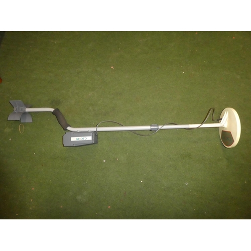 107 - A C. Scope CS660 metal detector.