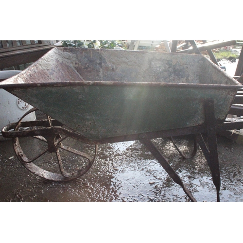 465 - A metal wheelbarrow with cast iron wheel.