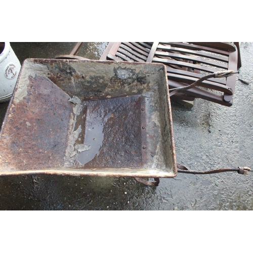 465 - A metal wheelbarrow with cast iron wheel.