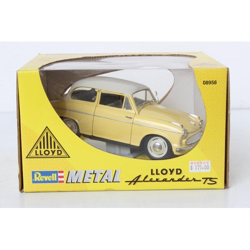 75 - A vintage boxed Revell Lloyd Alexander 75 collectors car.